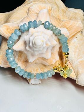 Natural Aquamarine stone Beads Bracelet